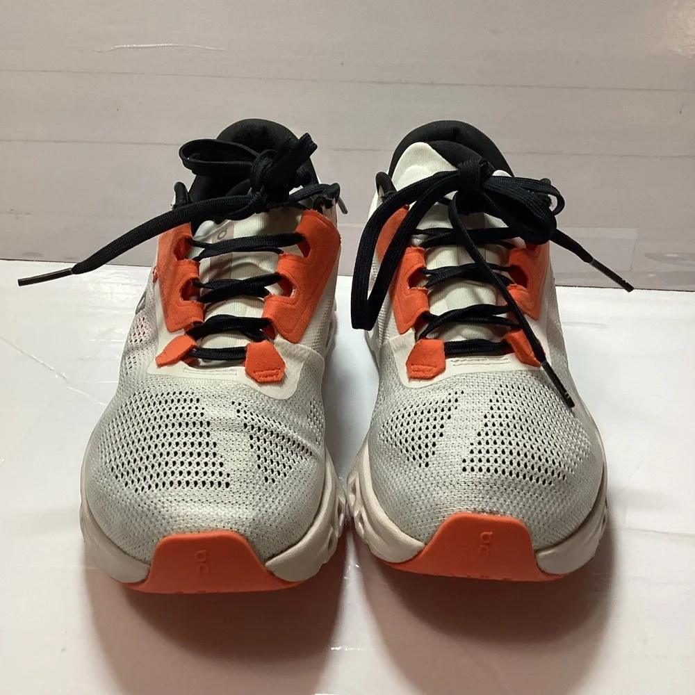 On Running Cloudstratus 3 shoes in undyed-white and sand. Women’s size 6 - Picture 2 of 11